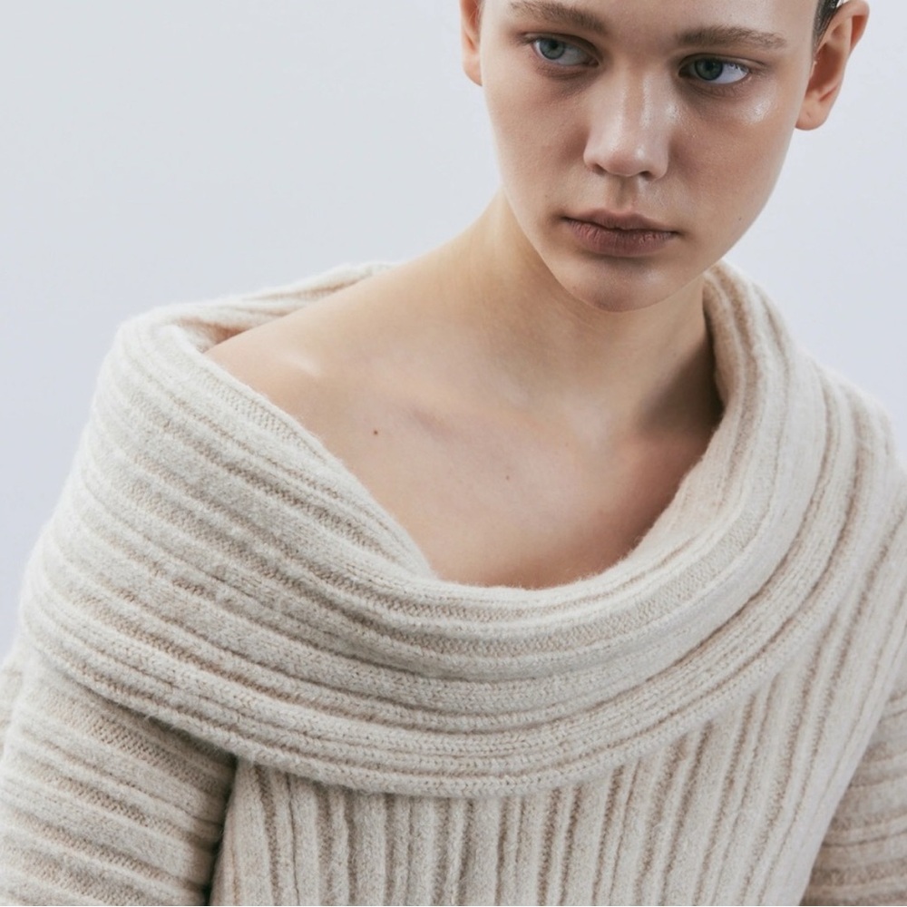 Source Unknown Becca High Roll Knit Pullover Sweater - Picture 6 of 10